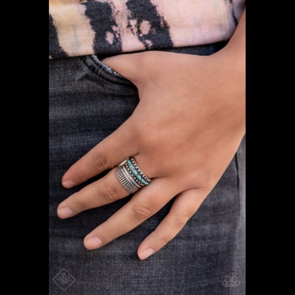 Paparazzi 5 Piece Blue Turquoise Crackle Stone Necklace/Ring/Bracelet/ 2 Earring - Picture 4 of 4